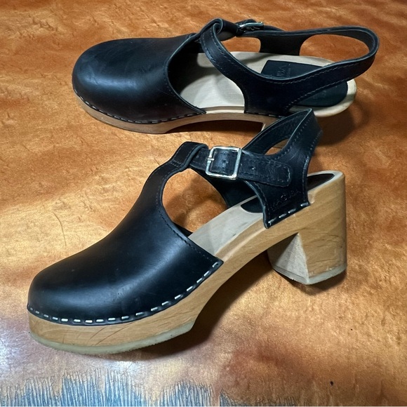 Stylish Black Leather Mules with Wooden Heel - Picture 1 of 12